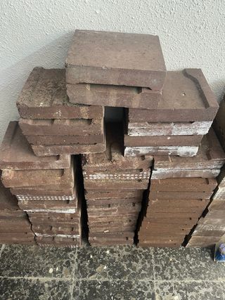 Ladrillos refractarios marrones