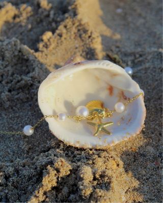Pulsera playa dorada con perlas naturales