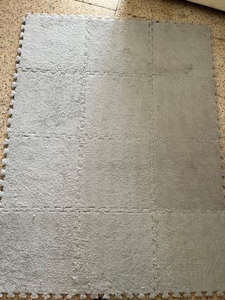 Alfombra puzzle infantil gris