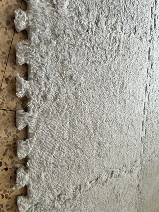 Alfombra puzzle infantil gris