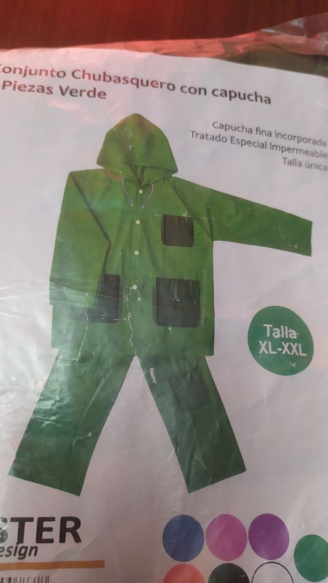 Conjunto traje de agua con capucha XL-XXL