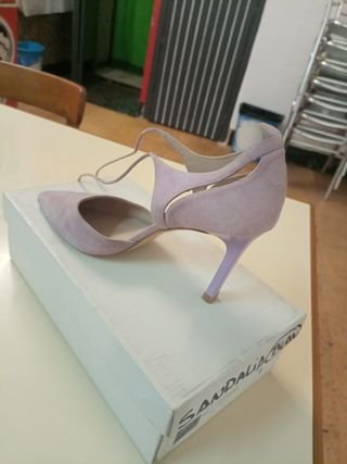 Zapatos tacón fiesta lilas de ante.
Made in Spain 