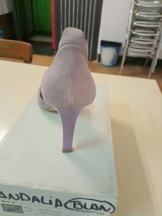 Zapatos tacón fiesta lilas de ante. Made in Spain