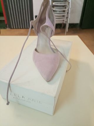 Zapatos tacón fiesta lilas de ante.
Made in Spain 