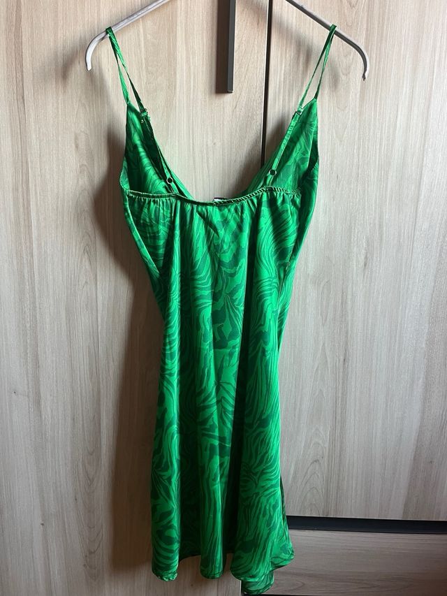 Vestido satén verde estampado