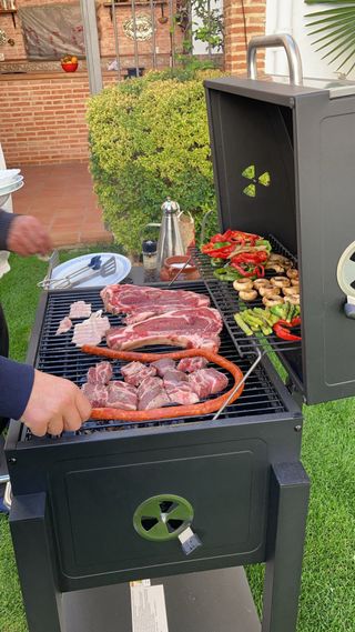 Barbacoa carbón negra - Resistente y usada 2 veces