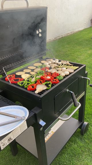 Barbacoa carbón negra - Resistente y usada 2 veces