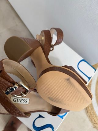 Tacones Guess Marrón