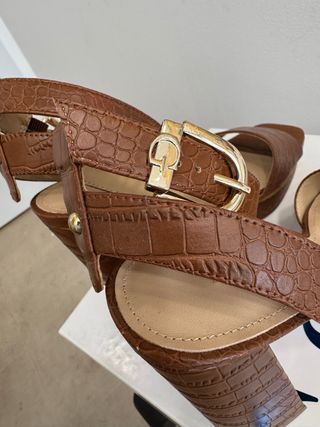 Tacones Guess Marrón