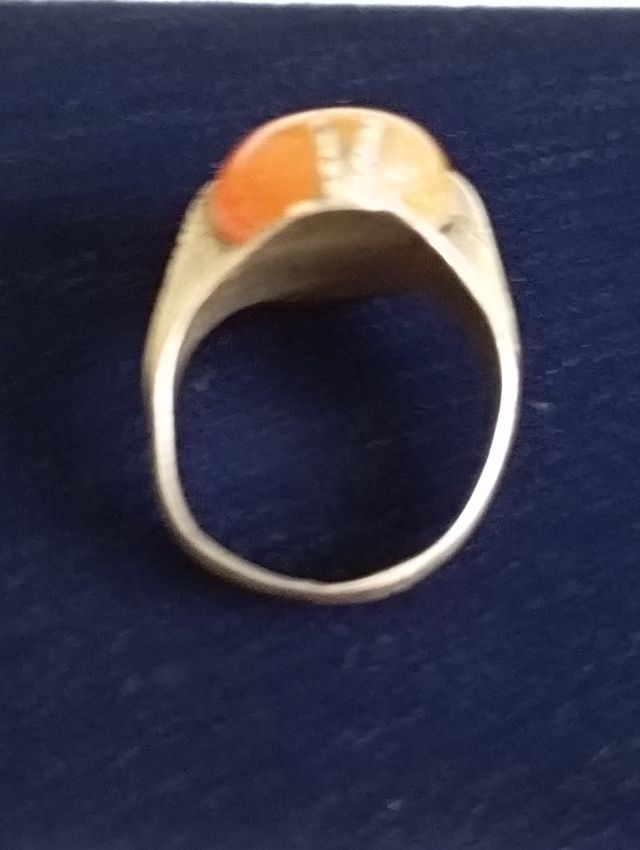 Anillo vintage plateado, con agata marrón.