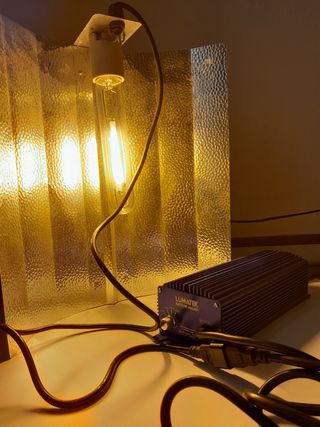 KIT CULTIVO 600W Interior:Iluminación y Accesorios