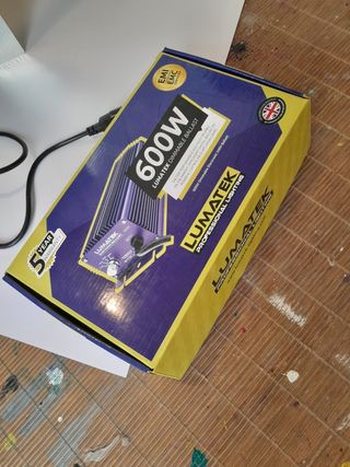 KIT CULTIVO 600W Interior:Iluminación y Accesorios