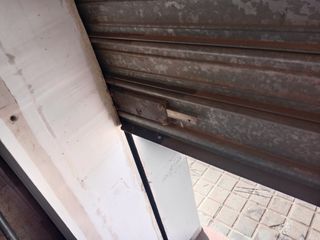 Puerta local comercial