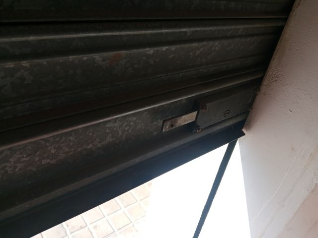 Puerta local comercial