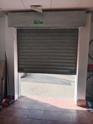 Puerta local comercial