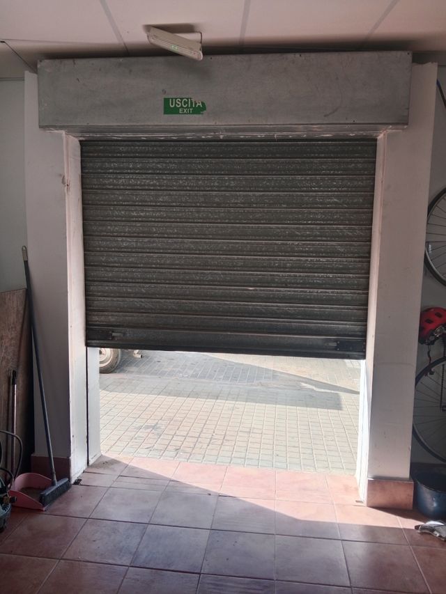 Puerta local comercial