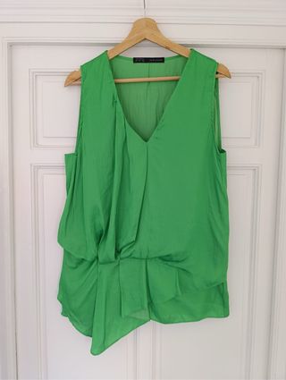 Blusa Zara verde asimétrica