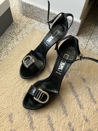 Sandali neri con tacco