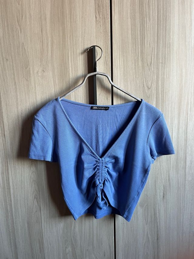 Top corto azul Zara