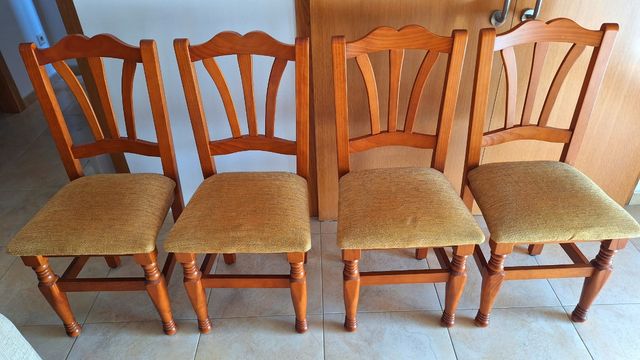 4 Sillas de comedor de madera
