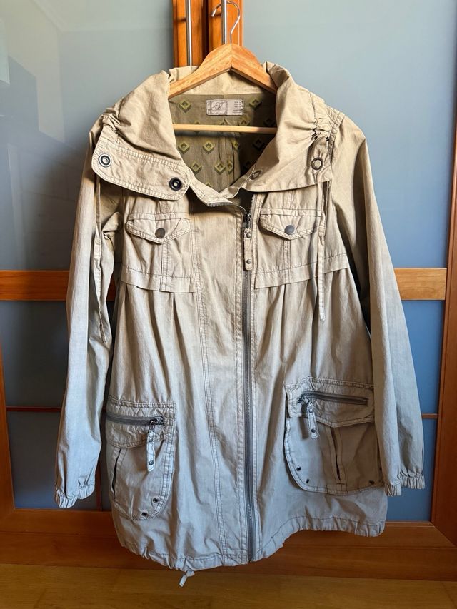 Gabardina Zara beige talla M