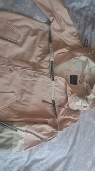 Chubasquero rosa Bershka
