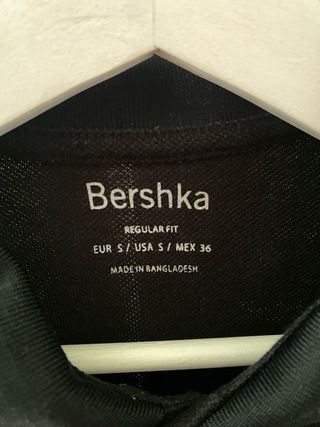 Polo Bershka negro talla S