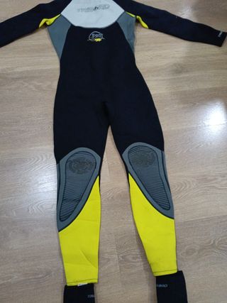 Traje submarinismo y
 escarpines de 6mm