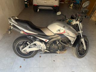 Suzuki GSR 600 - Moto deportiva