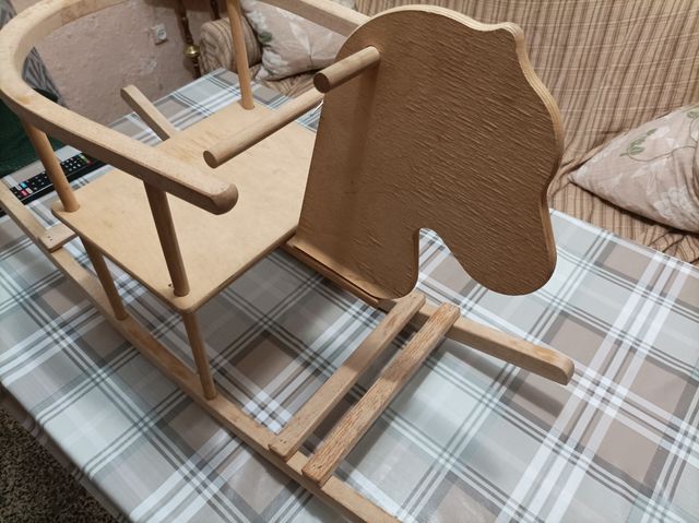 Caballo balancín antiguo de madera