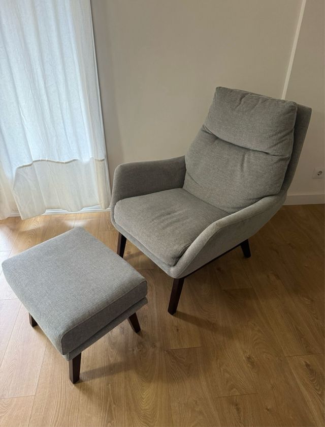 Poltrona de relaxamento cinza Miradollo + otomano