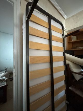 3 colchones (80x190, 90x200,190x90) y 2 somiers