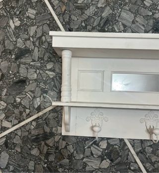 Attaccapanni bianco a muro