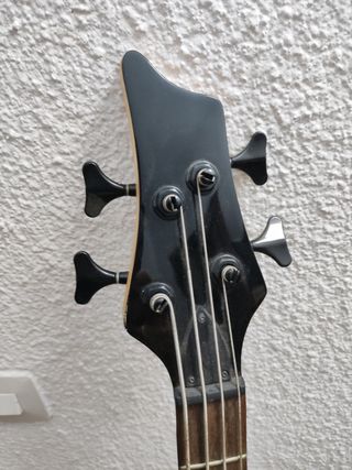 Bajo eléctrico Academy