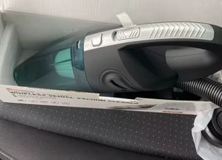 Aspirador de coche, con accesorios. A batería.
