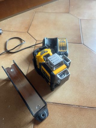 Nivel láser Dewalt DW088K-XJ