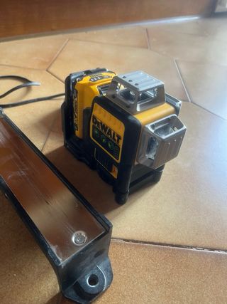 Nivel láser Dewalt DW088K-XJ