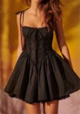 Vestido negro estilo corsé
