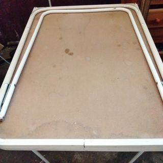 Se vende mesa pará usar en campo o en merenderos 