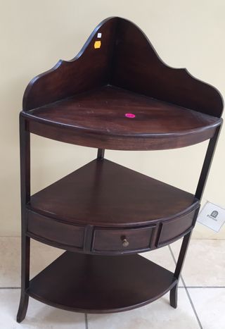 Rinconera madera marrón