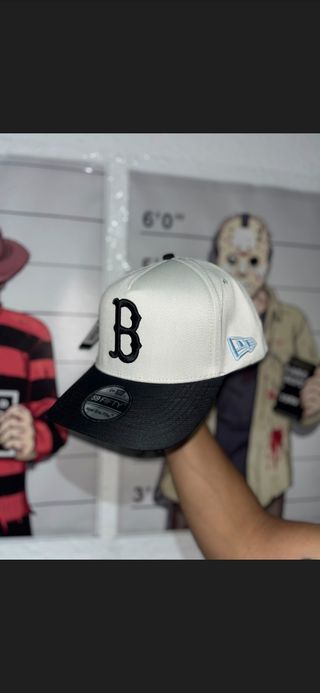Gorras New Era beige/negro