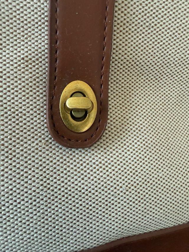 Bolso bandolera beige y marrón