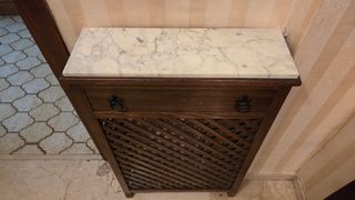 Cubre radiador clásico madera-mármol