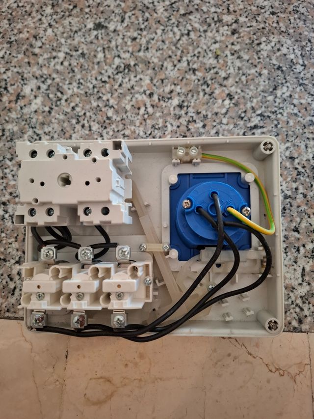 Presa interbloccata GEMISS GW 66 127 - 16-9h 220v