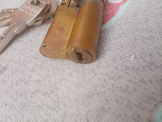 Cerradura puerta bombín 