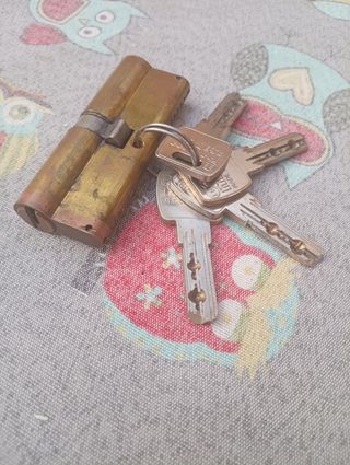 Cerradura puerta bombín 