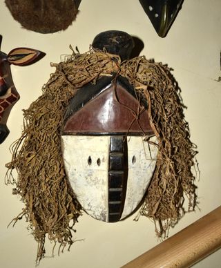 MÁSCARA AFRICANA DE LA ETNIA DUALA DE CAMERUM