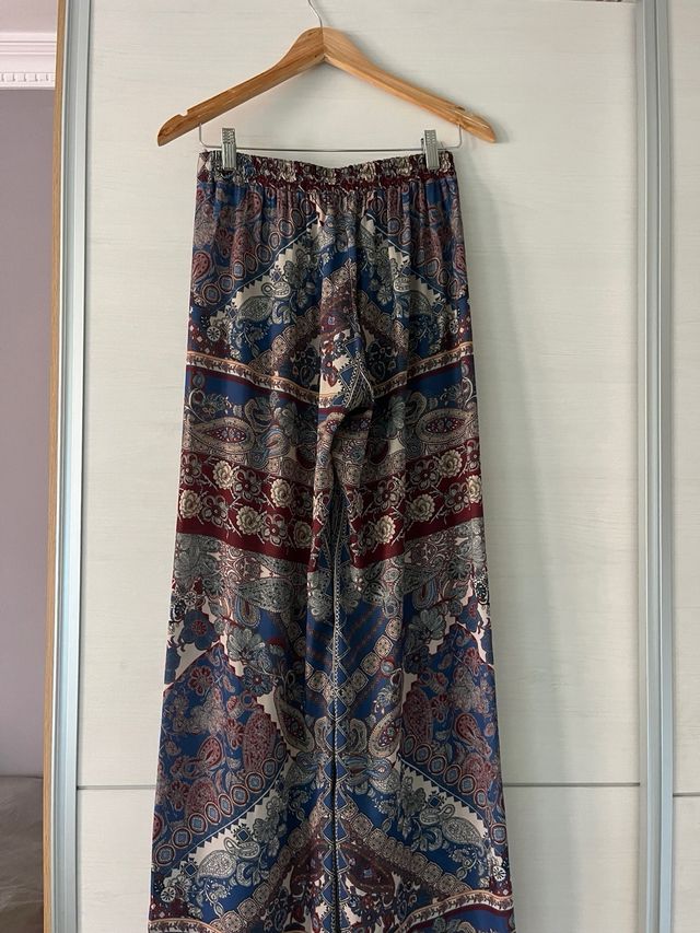 Pantalones fluidos estampados