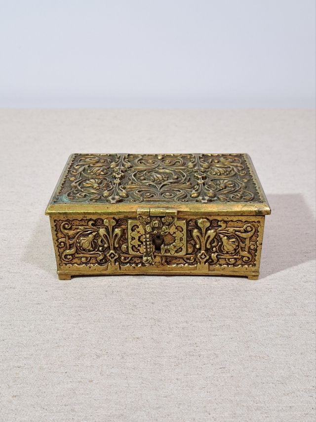 Joyero de bronce Art Nouveau