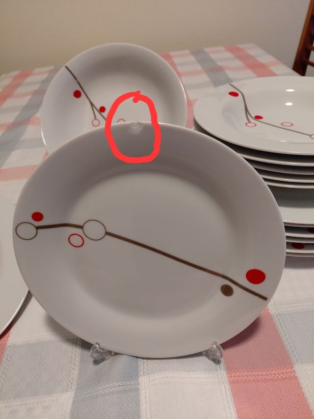 Vajilla Edno 19 piezas. Venta en mano.